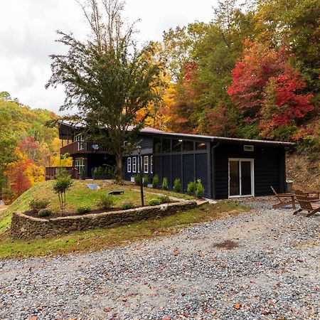 Fun Cabin With Hot Tub, Pool Table & Fire Pit - Big Blue Bryson City Exterior photo