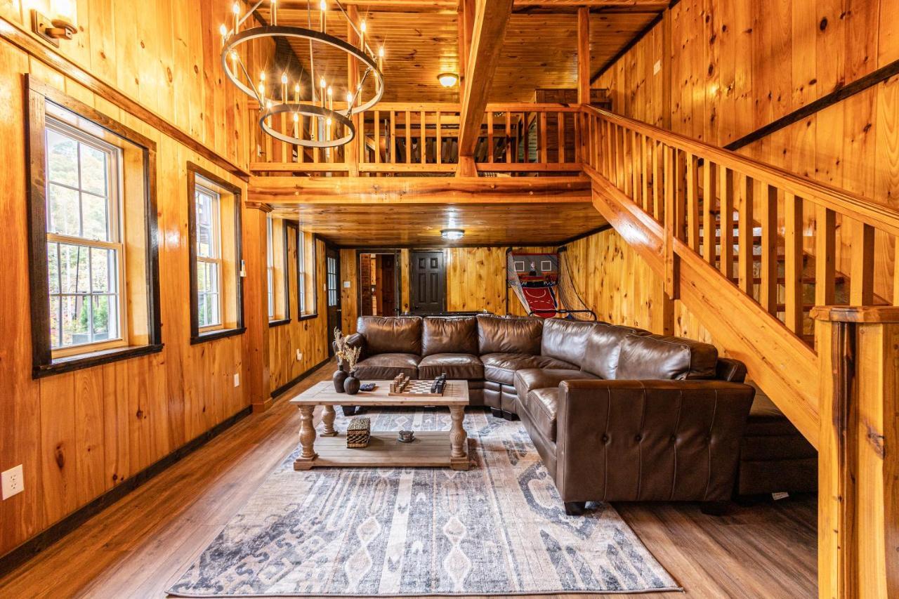 Fun Cabin With Hot Tub, Pool Table & Fire Pit - Big Blue Bryson City Exterior photo