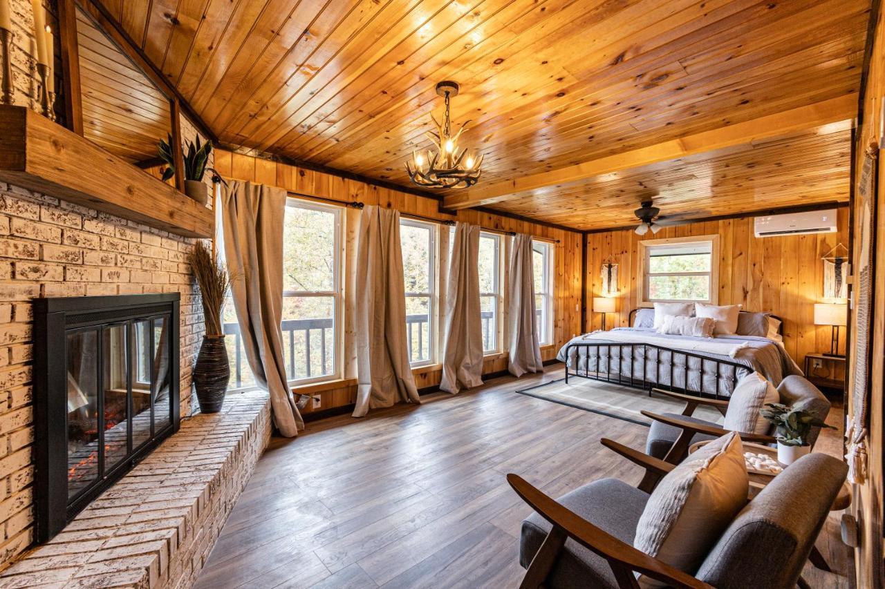 Fun Cabin With Hot Tub, Pool Table & Fire Pit - Big Blue Bryson City Exterior photo