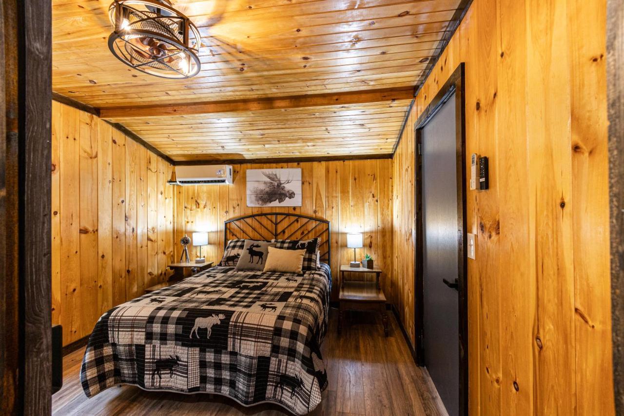 Fun Cabin With Hot Tub, Pool Table & Fire Pit - Big Blue Bryson City Exterior photo